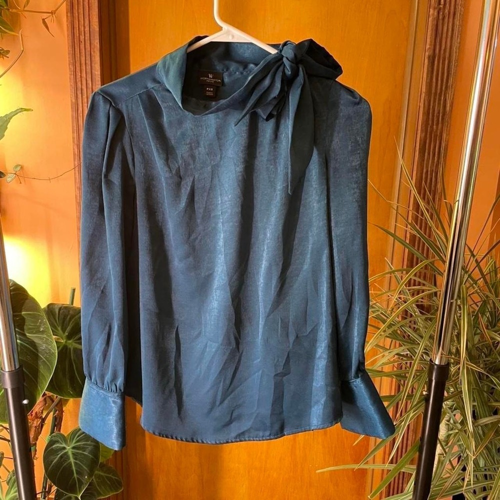 Retro high neck Blue satin blouse with bow detail. Worthington petite xs